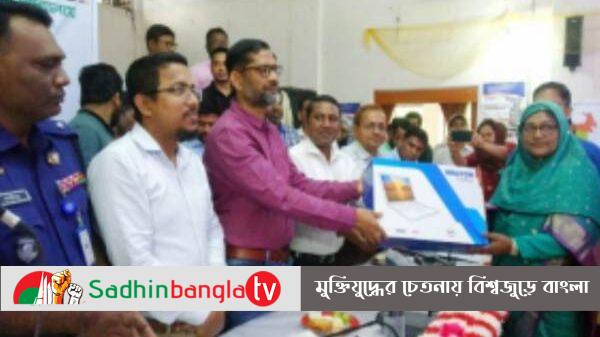 গলাচিপায় ১৮৭ প্রাথমিক বিদ্যালয়ে ল্যাপটপ বিতরণ