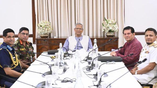 প্রায় ৯০ হাজার সেনাসদস্য